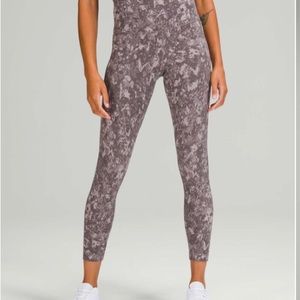 BNWT- lululemon wonder train leggings size 18